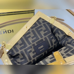 FENDI Маленькая сумка в цвете абрикос отделкой под змеиную кожу 