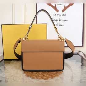 Сумка FENDI Сумка с клапаном С съемным ремнем, можно носить чере