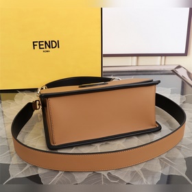 Сумка FENDI Сумка с клапаном С съемным ремнем, можно носить чере