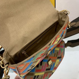 Ограниченная серия FENDI Багет «FENDI» — это классическая модель,