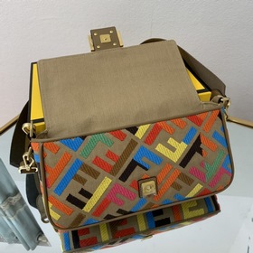 Ограниченная серия FENDI Багет «FENDI» — это классическая модель,