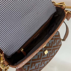 FENDI Ограниченная серия Багет — это классическая модель, незаме