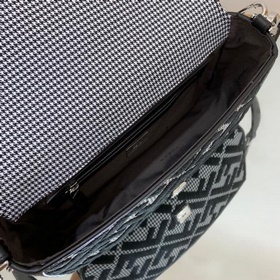 FENDI Ограниченная серия «Багет» является незаменимым классическ