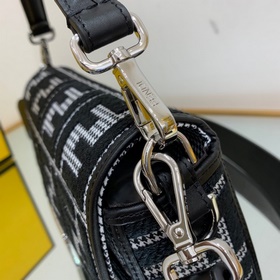 FENDI Ограниченная серия «Багет» является незаменимым классическ