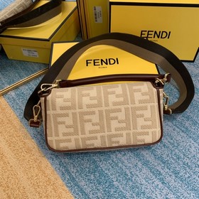 FENDI  Капсульная коллекция Baguette Летняя капсульная серия Нов