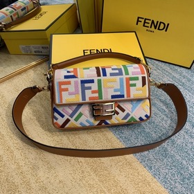 FENDI Новая модель сумки «багет» С двумя съемными ремнями, один