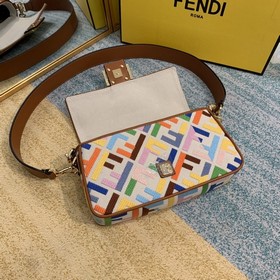 FENDI Новая модель сумки «багет» С двумя съемными ремнями, один