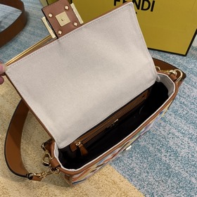 FENDI Новая модель сумки «багет» С двумя съемными ремнями, один