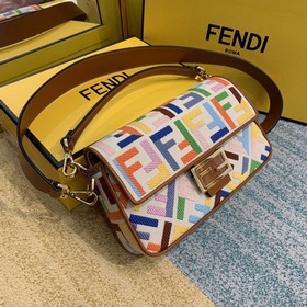 FENDI Новая модель сумки «багет» С двумя съемными ремнями, один 