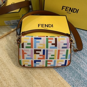 FENDI Новая модель сумки «багет» С двумя съемными ремнями, один 
