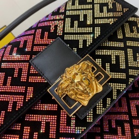 FENDI  Совместная коллекция с багетными стразами Символическая 