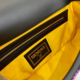 FENDI  Совместная коллекция с багетными стразами Символическая 