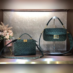 FENDI  Культовая сумка среднего размера Baguette с клапаном, маг