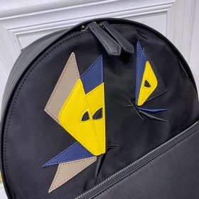 FENDI Большой рюкзак с передними карманами, артикул： 7V955, черн