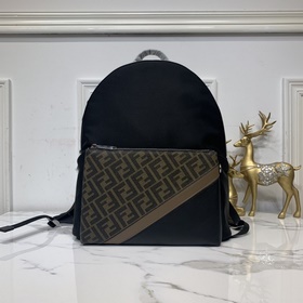 FENDI  Рюкзак с передними карманами Сзадиспользуется дышащая выс