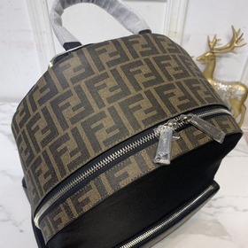 FENDI  Рюкзак с передними карманами Сзадиспользуется дышащая выс