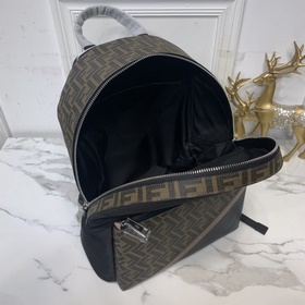 FENDI  Рюкзак с передними карманами Сзадиспользуется дышащая выс