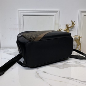 FENDI  Рюкзак с передними карманами Сзадиспользуется дышащая выс