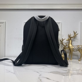 FENDI  Рюкзак с передними карманами Сзадиспользуется дышащая выс