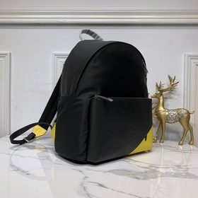 FENDI  Рюкзак с передними карманами Сзадиспользуется дышащая выс