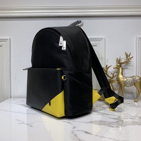 FENDI  Рюкзак с передними карманами Сзадиспользуется дышащая выс