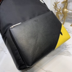 FENDI  Рюкзак с передними карманами Сзадиспользуется дышащая выс