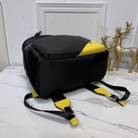 FENDI  Рюкзак с передними карманами Сзадиспользуется дышащая выс