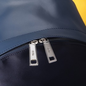 FENDI Модель 9904 Большой рюкзак с передними карманами Сзадиспол