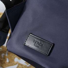 FENDI Модель 9904 Большой рюкзак с передними карманами Сзадиспол