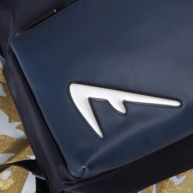 FENDI Модель 9904 Большой рюкзак с передними карманами Сзадиспол