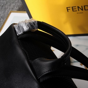 Рюкзак FENDI из нейлона с кожаными вставками С вставленным изобра
