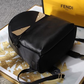 Рюкзак FENDI из нейлона с кожаными вставками С вставленным изобра