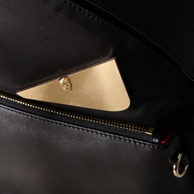 Рюкзак FENDI из нейлона с кожаными вставками С вставленным изобра