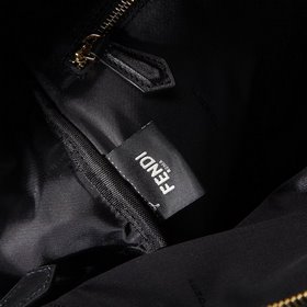 Рюкзак FENDI из нейлона с кожаными вставками С вставленным изобра