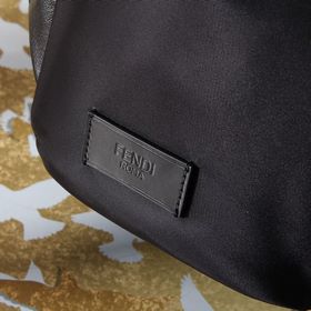 Рюкзак FENDI из нейлона с кожаными вставками С вставленным изобра