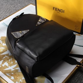 Рюкзак FENDI из нейлона с кожаными вставками С вставленным изобра