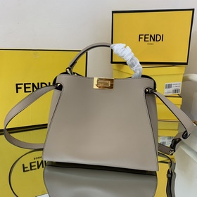 FENDI Средняя сумка Два отделения, разделенных жесткой перегород