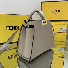 FENDI Средняя сумка Два отделения, разделенных жесткой перегород