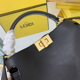 FENDI Средняя сумка Два отделения, разделенных жесткой перегород