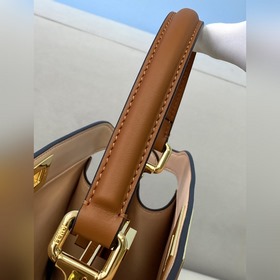 FENDI Большой размер 33 см  Новый аккордеонный силуэт Изогнуты