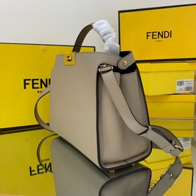 FENDI Новая модель среднего размера Ручная сумка Артикул： 302 Дв