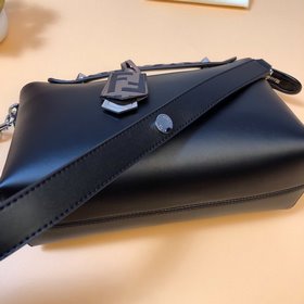 FENDI By The Way подушка-сумка Модель： 8816 Черный Размер： 28*18