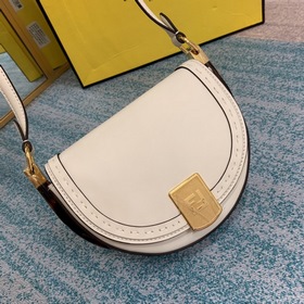 FENDI Сумка-седло из весенне-летней коллекции Высококачественная