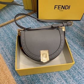 FENDI Сумка-седло из весенне-летней коллекции Высококачественная