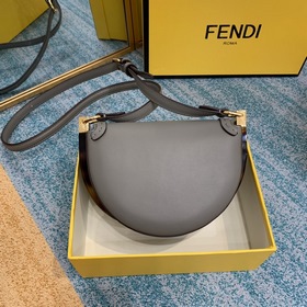 FENDI Сумка-седло из весенне-летней коллекции Высококачественная