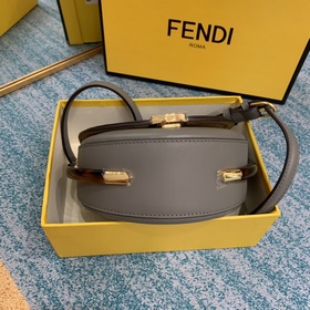 FENDI Сумка-седло из весенне-летней коллекции Высококачественная