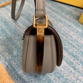 FENDI Сумка-седло из весенне-летней коллекции Высококачественная