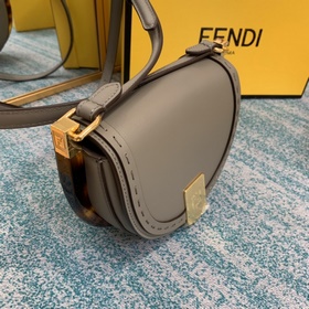 FENDI Сумка-седло из весенне-летней коллекции Высококачественная