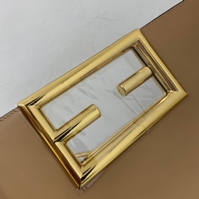 FENDI Большая сумка из кожи цвета абрикоса С металлической ручко