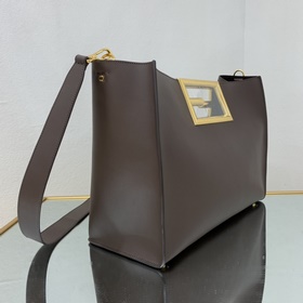 FENDI Большая сумка Коричневая кожа С металлической ручкой с бол